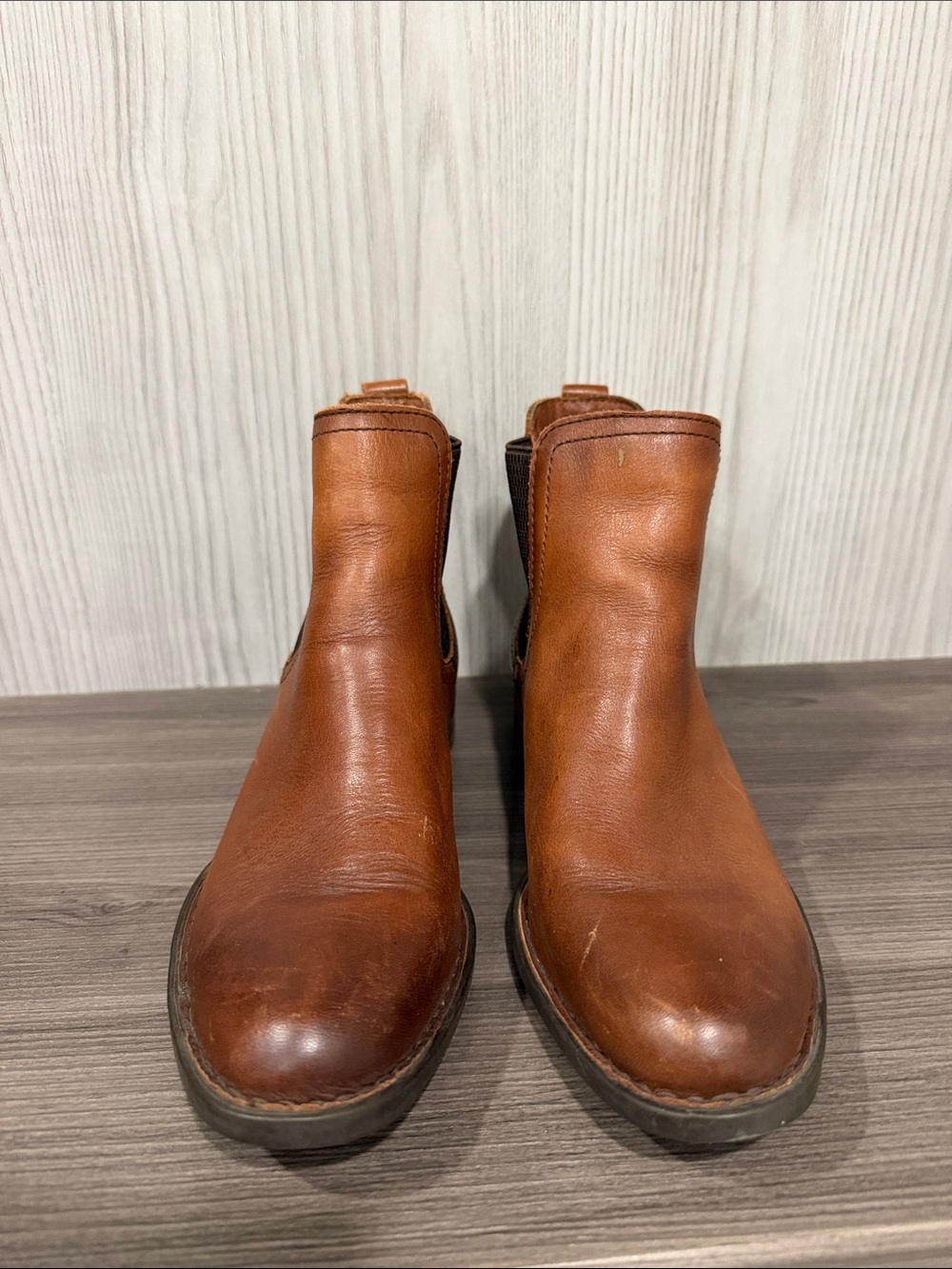 Born Women's Tan Leather Chelsea Ankle Boots